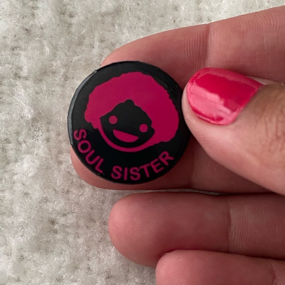 Retro Mini Soul Sister Button - Picture 4 of 4